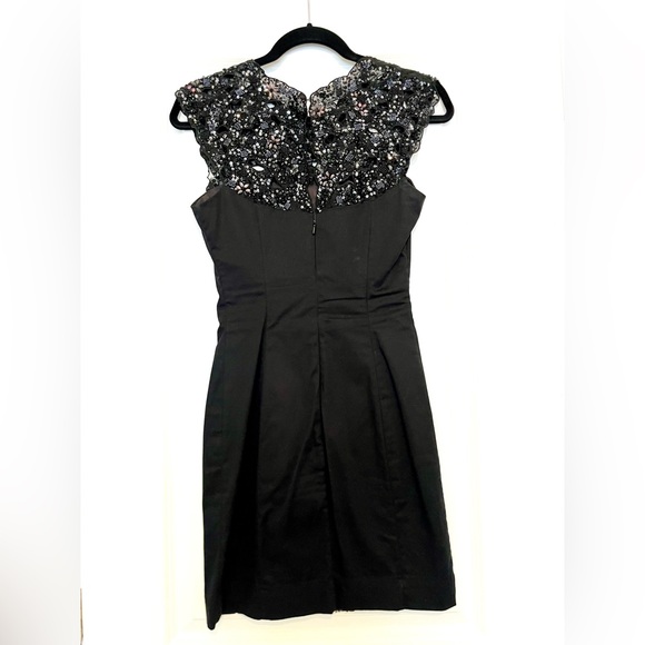 Stunning French Connection dress with sequin and beading details - size 0 - Picture 2 of 5